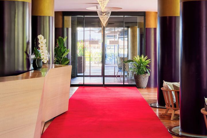 Guest Lobby