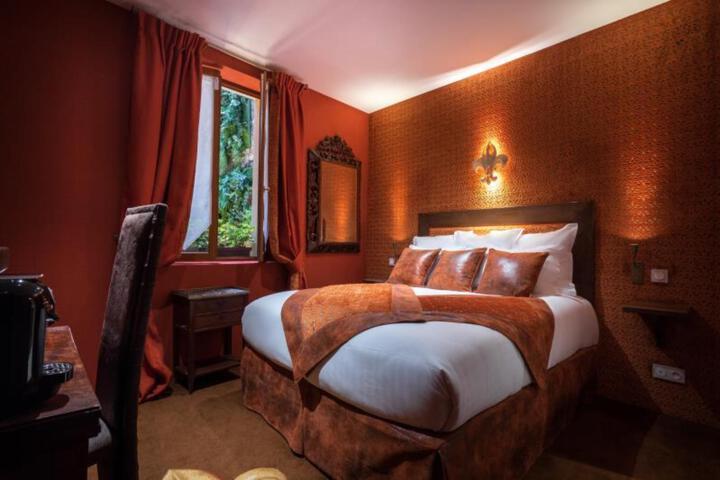 Room 2 of 46
