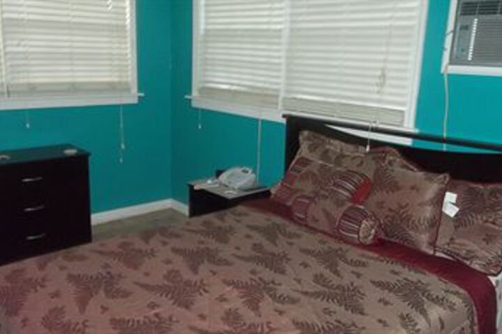 Room 6 of 9
