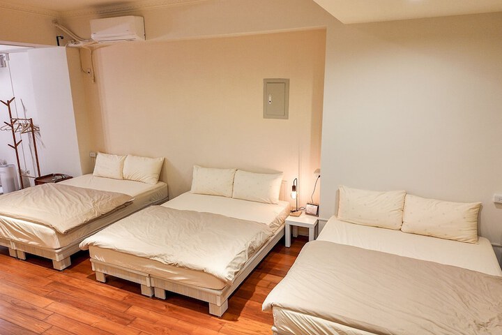 Room 7 of 93