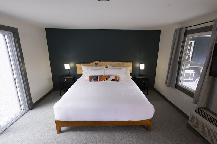 Standard Studio 1 King Bed Courtyard View (9 of 26)