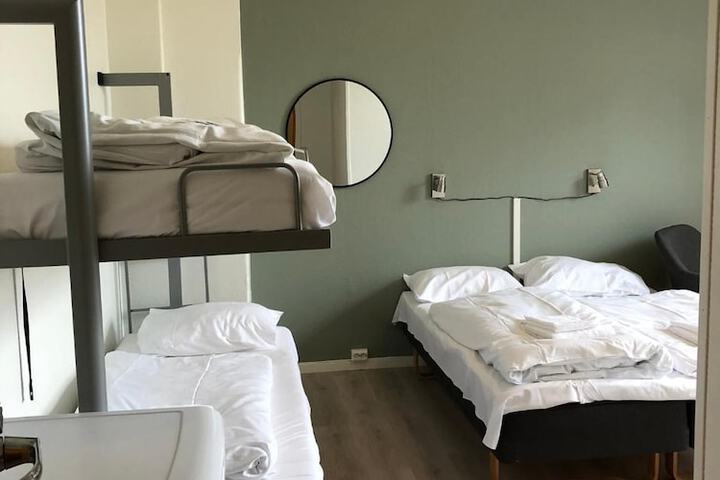 Room 25 of 63