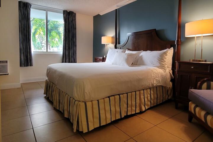 Traditional King Bed (14 of 27)