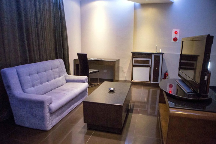 Room 37 of 62