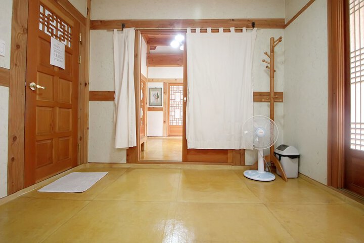 Room 7 of 76