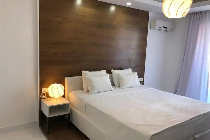 Room 2 of 6