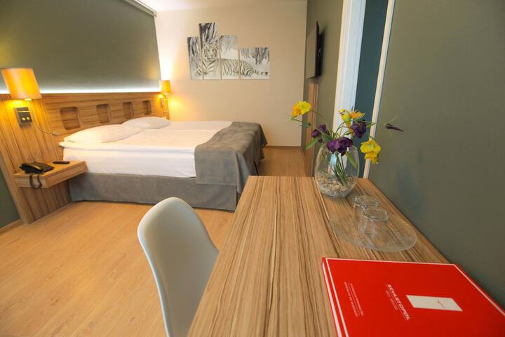 Room 13 of 40