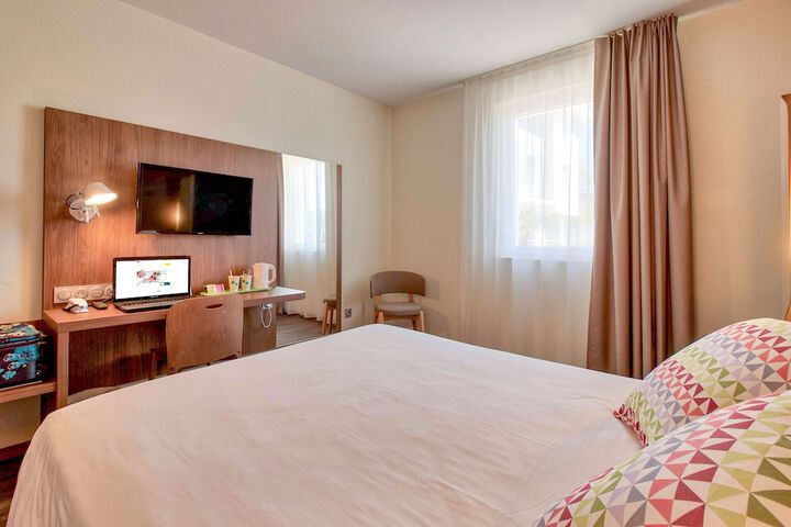 Room 16 of 31