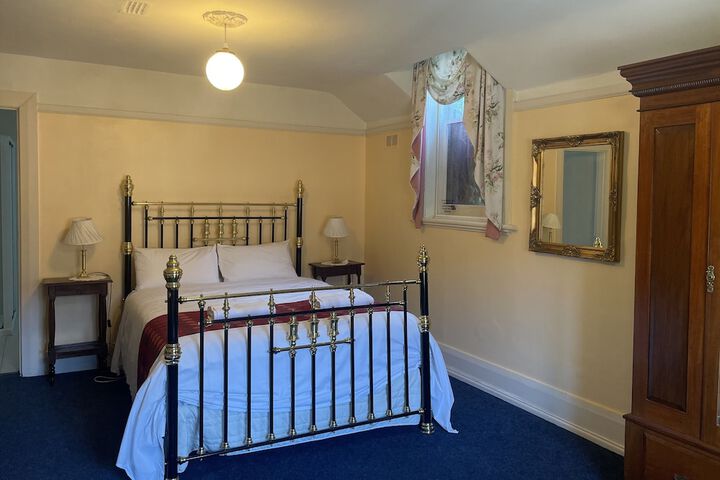 Room 9 of 33