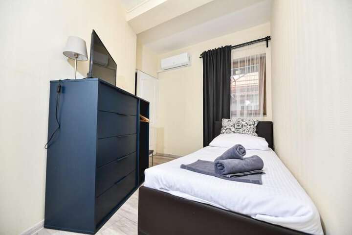 Room 4 of 94
