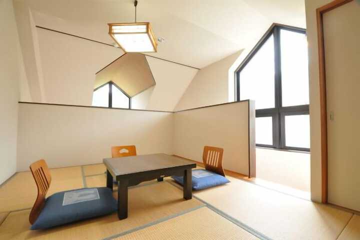 Room 3 of 66
