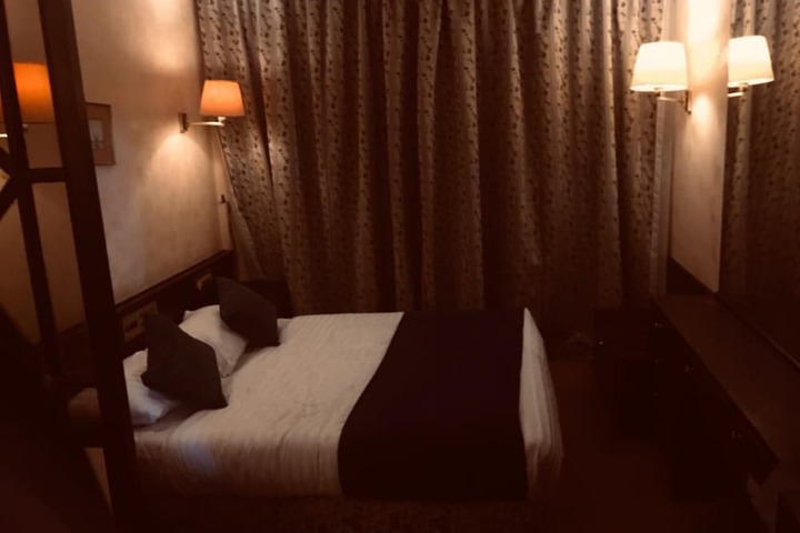 Room 12 of 27