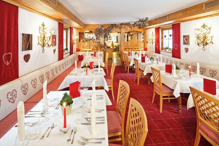 Dining 42 of 49