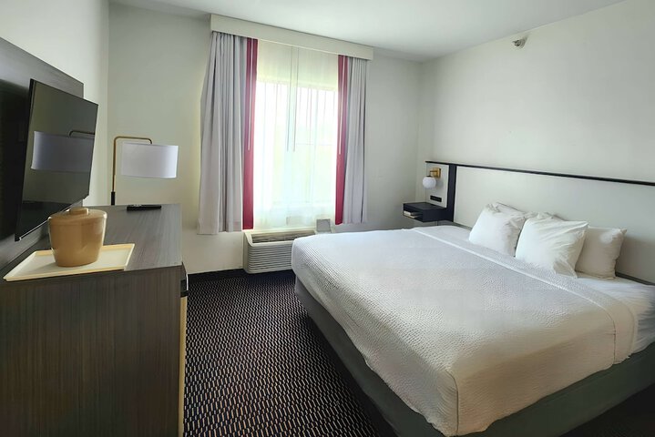 1 King Bed (7 of 20)