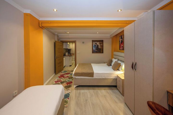 Room 12 of 158