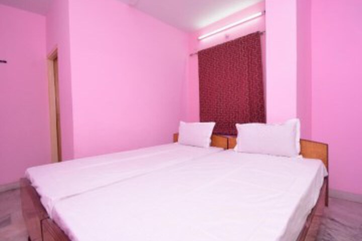 SPOT ON 43842 Hotel Royal Residency