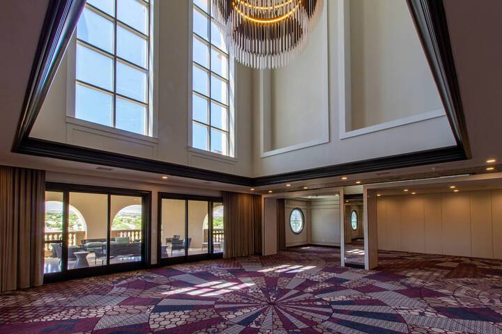 Ballroom/Hall 133 of 192