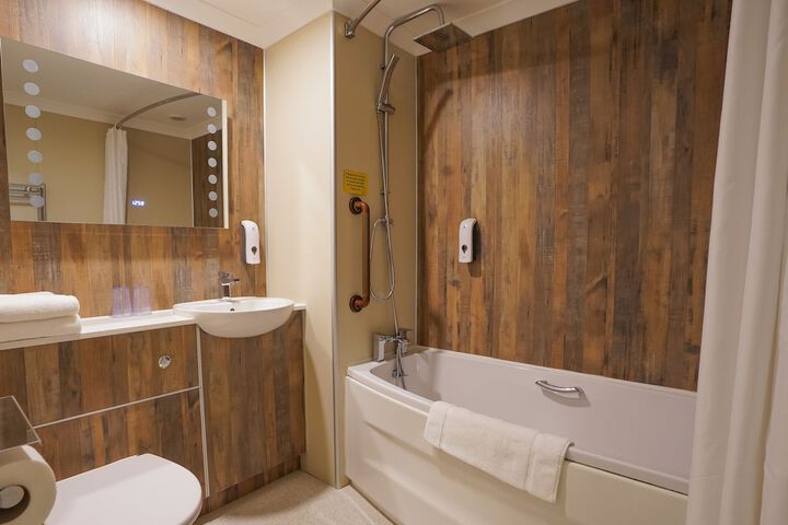 Room 13 of 36