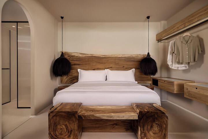 Room 4 of 110