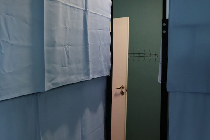 Room 13 of 38