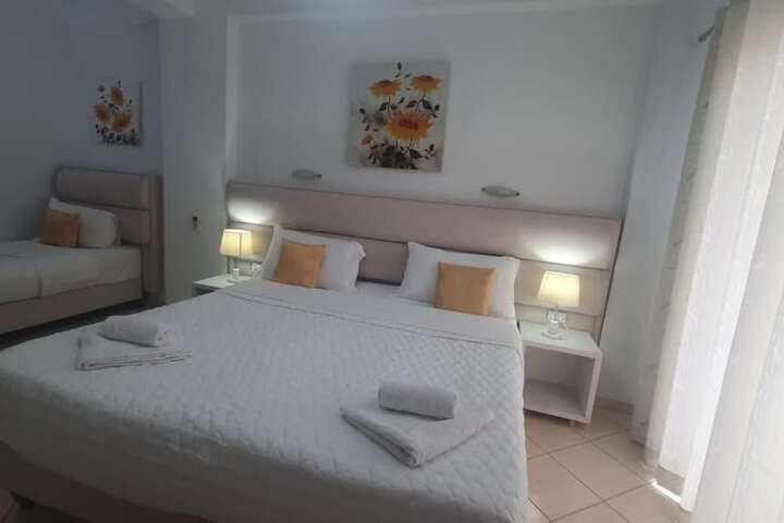 Room 7 of 106