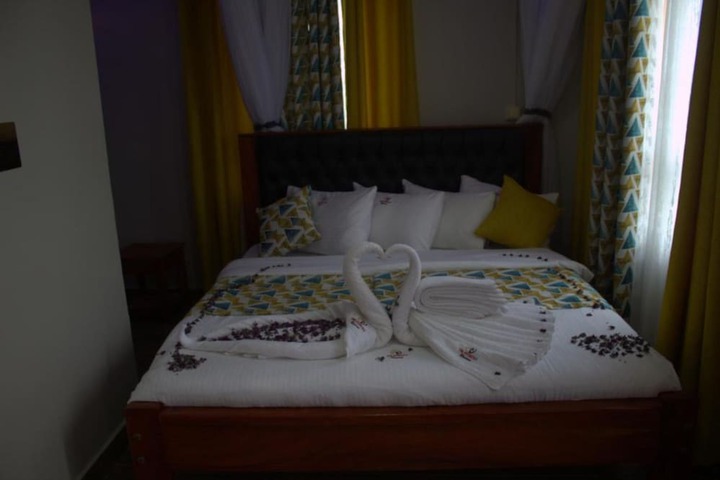 Room 6 of 17