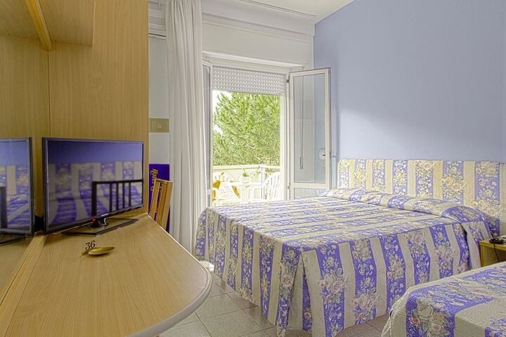 Room 3 of 102