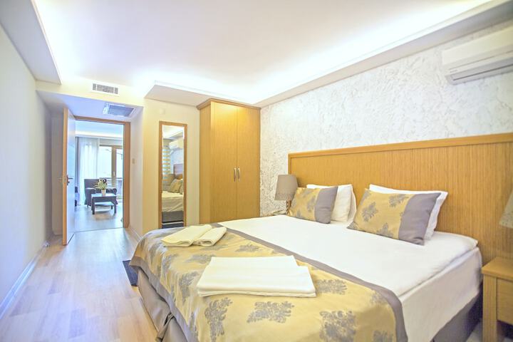Room 10 of 52