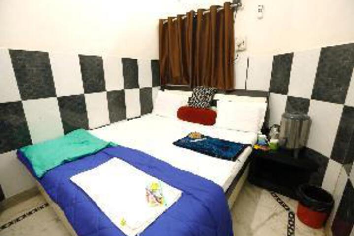 Room 1 of 38