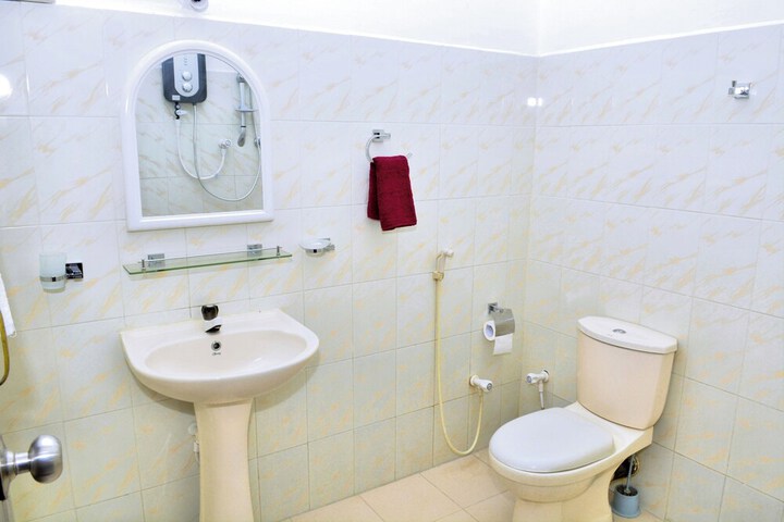 Room 6 of 12