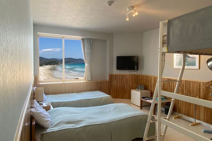 Room 5 of 38