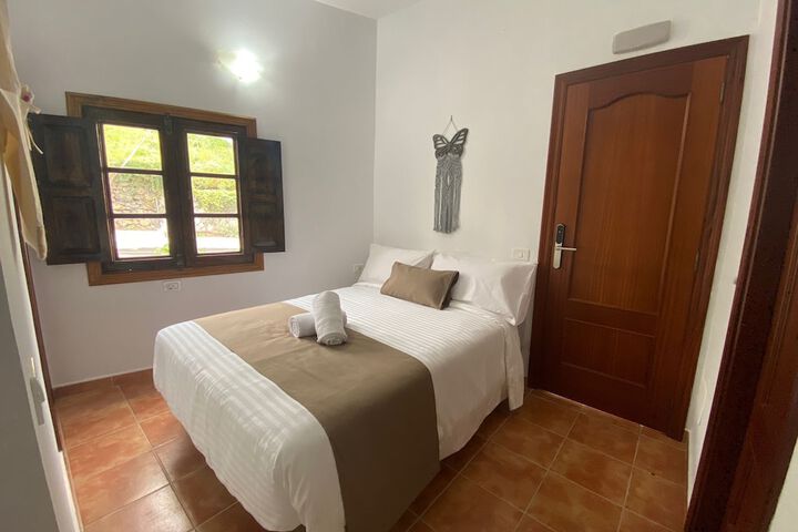 Room 2 of 66