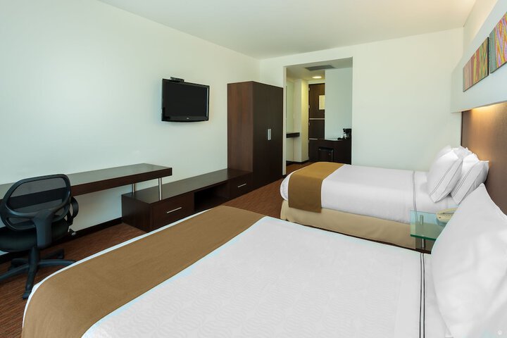 Room 4 of 62
