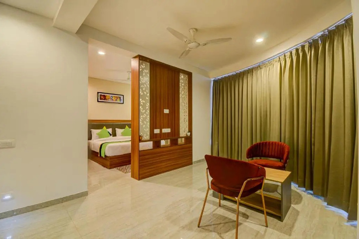 Room 10 of 16