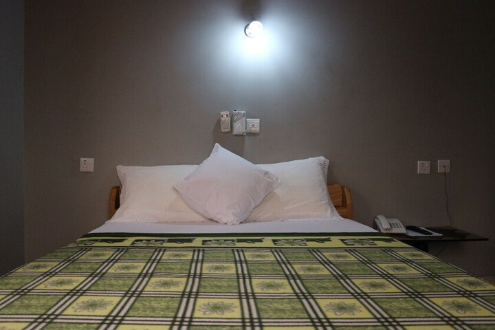 Room 12 of 37