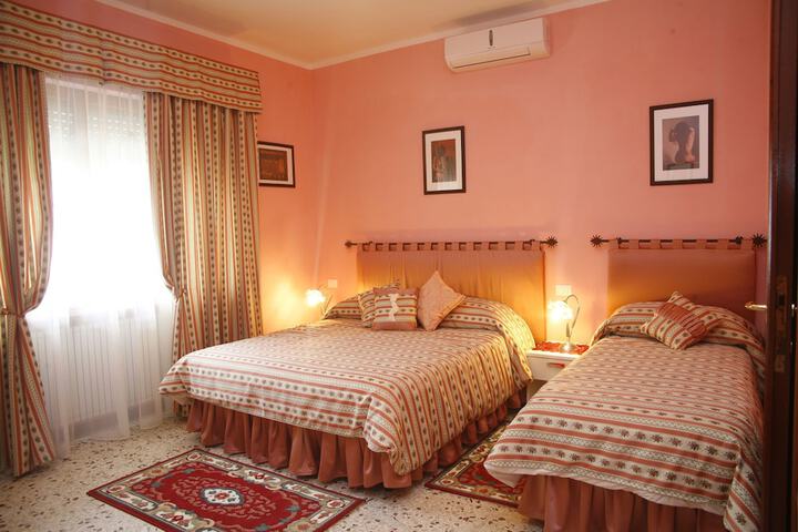 Room 7 of 36