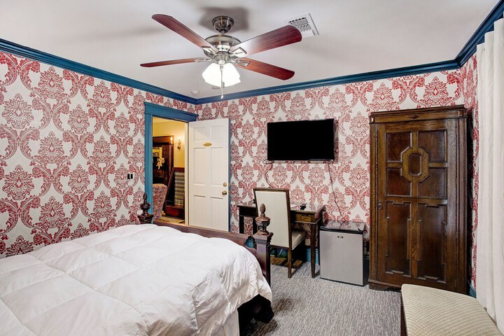 Room 36 of 82