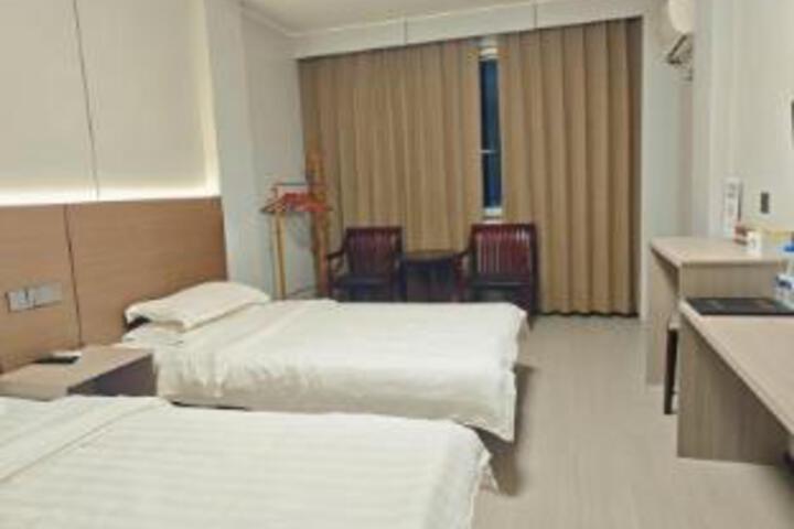 Room 6 of 6