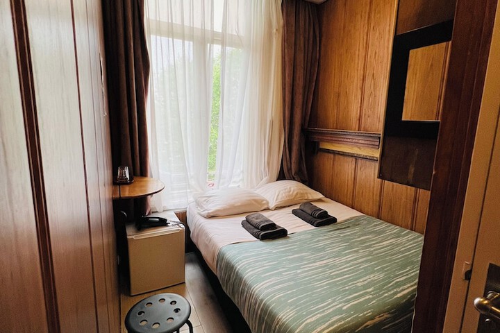 Room 8 of 37