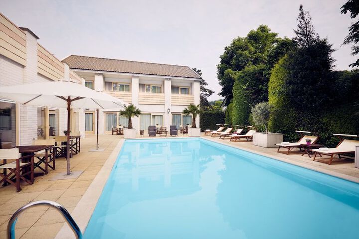 Pool 19 of 33