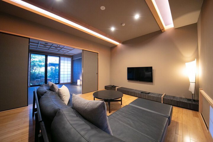 Room 14 of 115