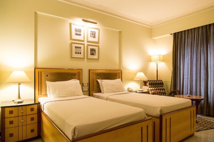 Room 9 of 40