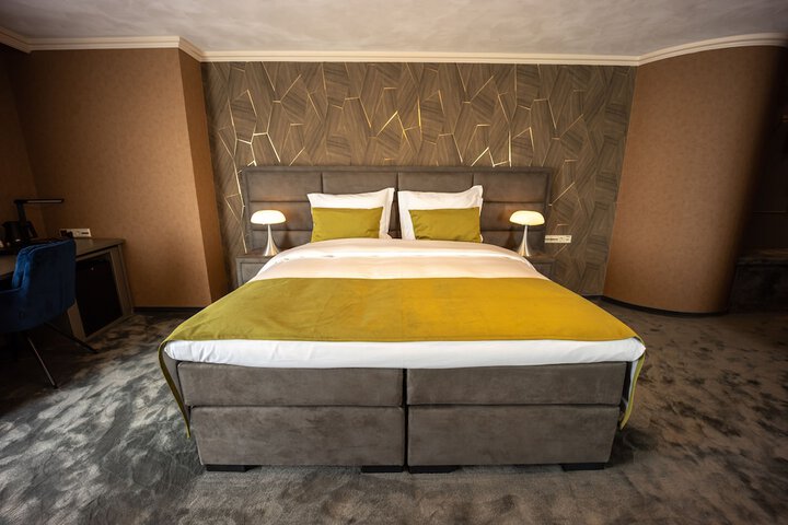 Room 4 of 22
