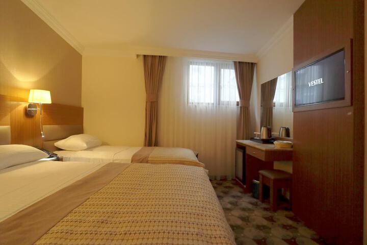 Room 15 of 34