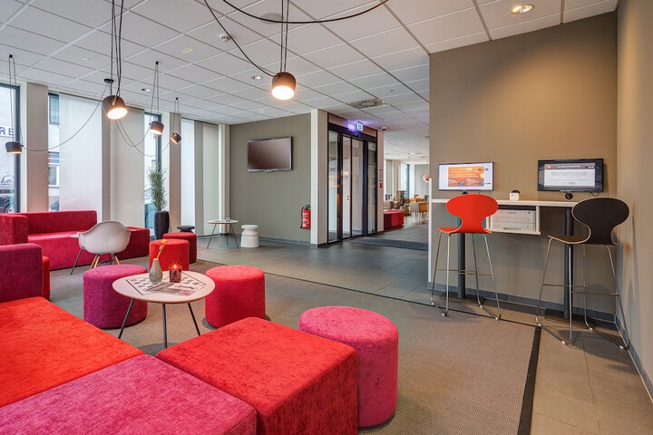Business Center 43 of 50