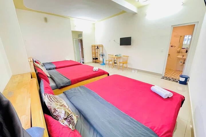 Room 6 of 8