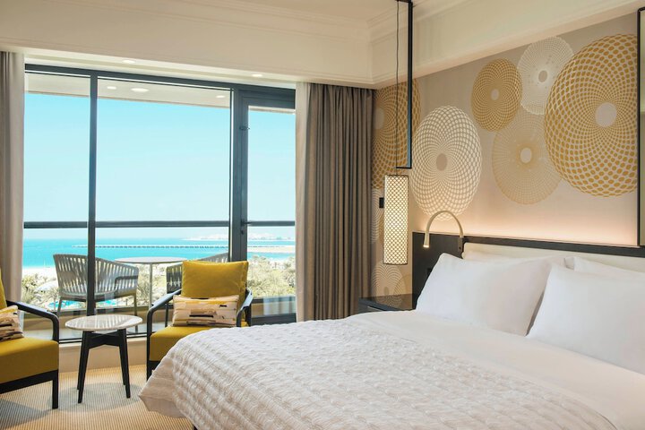 Room 73 of 334