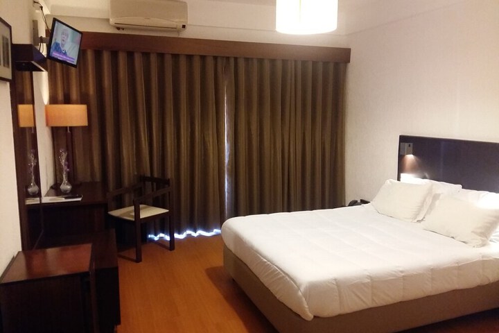 Room 12 of 33