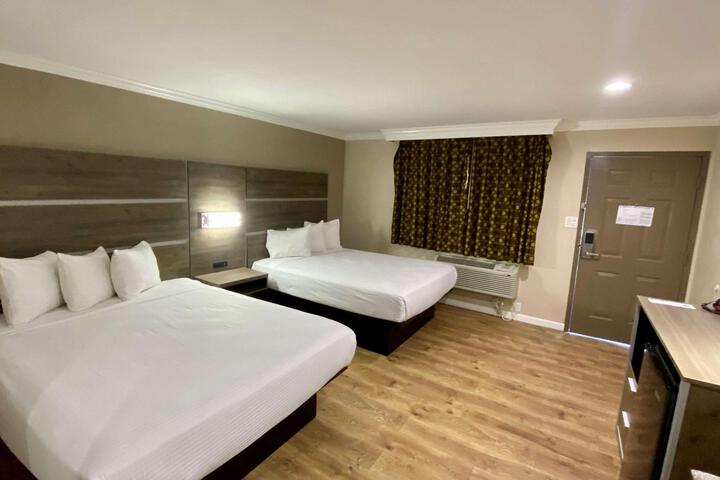 2 Double Beds Accessible (3 of 8)