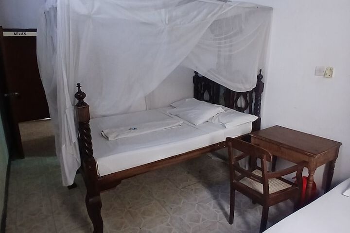 Room 16 of 39